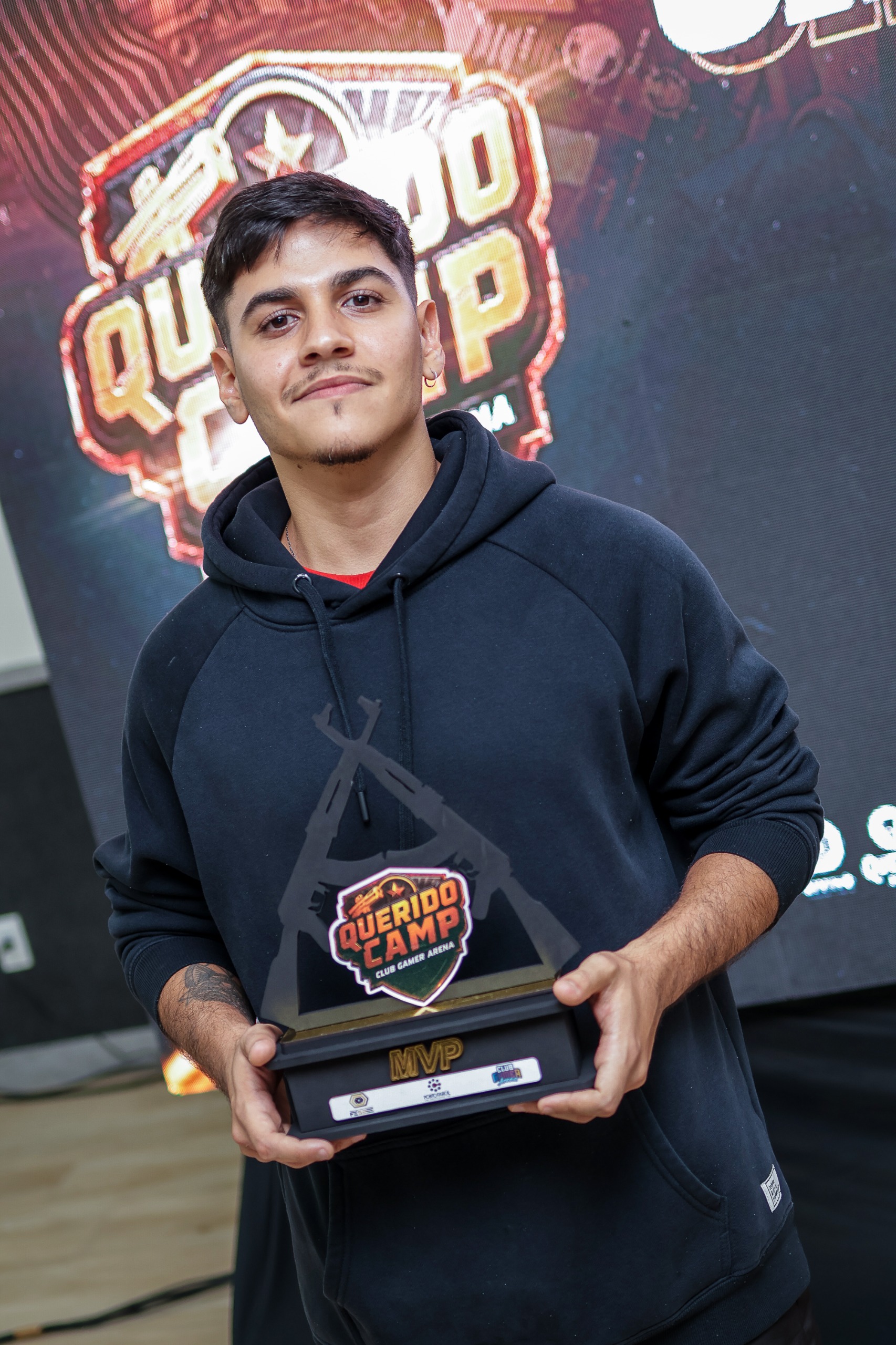 MVP Gabri com Troféu